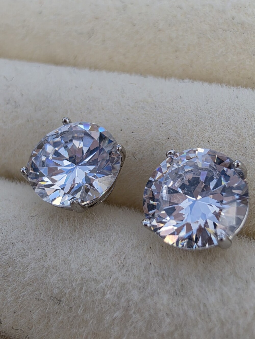 925 Sterling Silver 8mm Clear Stone Stud Earrings • 2.00g